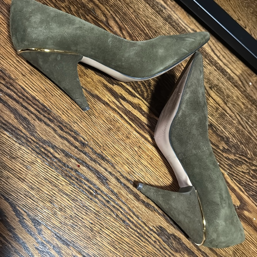 Nine West Olive Green Women's Pumps - Picture 3 of 5